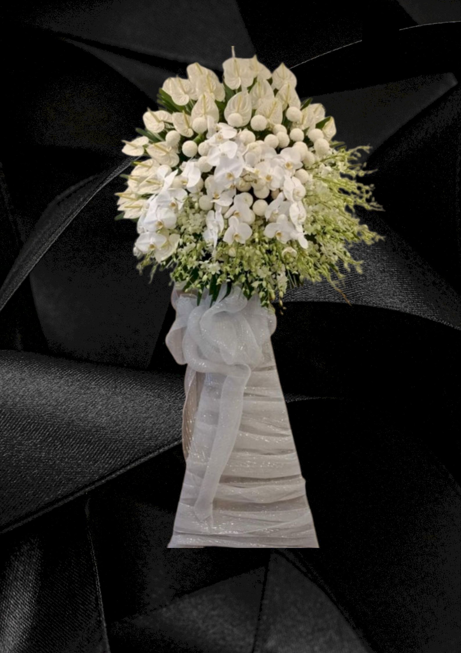 Lẵng hoa chia buồn tone trắng sang trọng - LDNK06