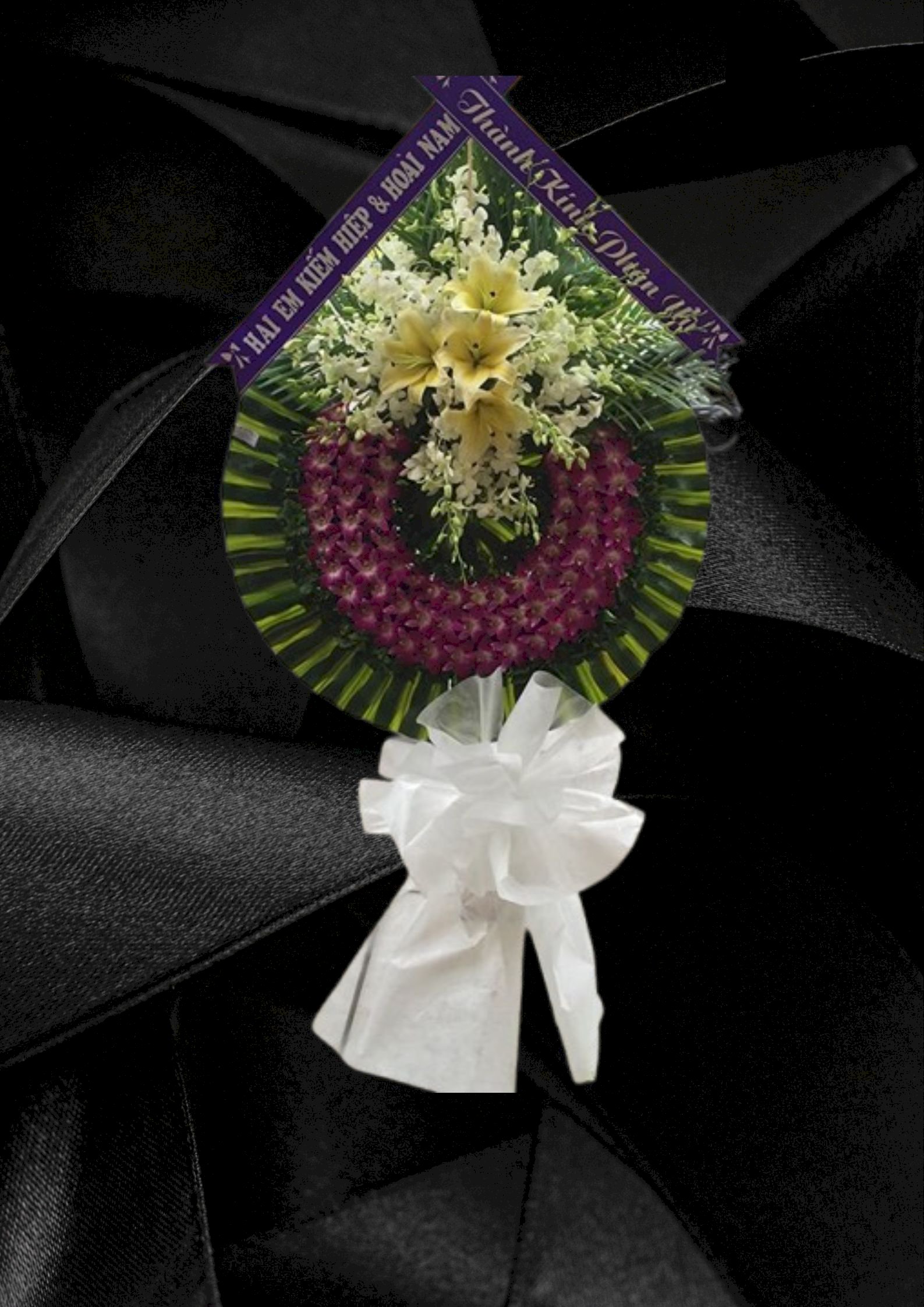 Vòng hoa chia buồn thành kính phân ưu - LDNK217