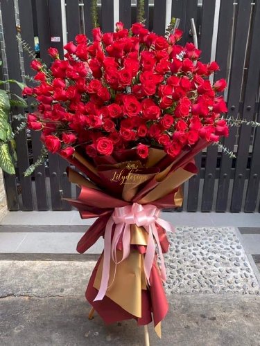 Bó hoa hồng đỏ khổng lồ chúc mừng ngày lễ tình nhân - LDNK53