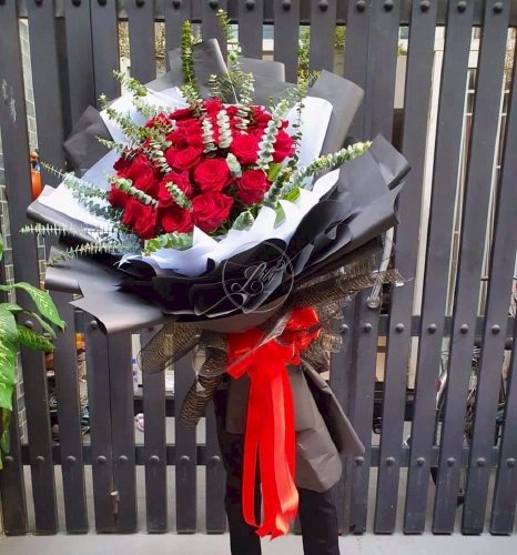 Bó hoa hồng đỏ khổng lồ chúc mừng tình yêu - LDNK03