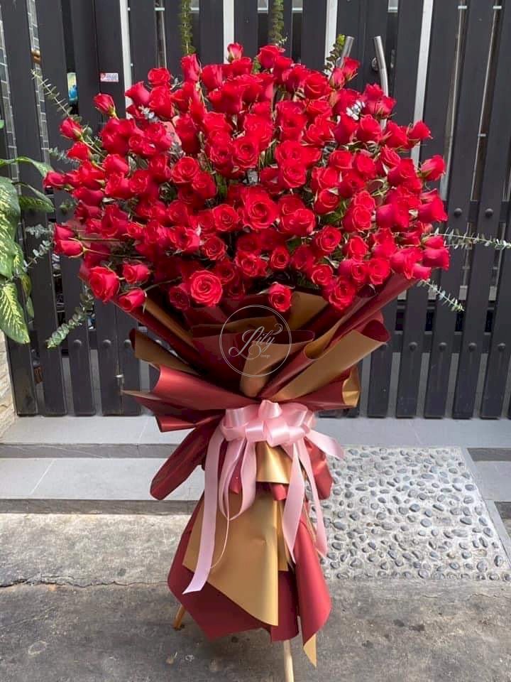 Bó hoa hồng đỏ khổng lồ chúc mừng ngày lễ tình nhân - LDNK53