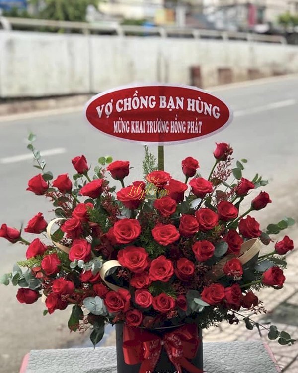 Giỏ hoa chúc mừng khai trương hồng phát là món quà ý nghĩa và độc đáo cho các doanh nghiệp tại Việt Nam năm