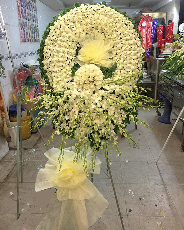 Vòng hoa lan trắng chia buồn - LDNK215
